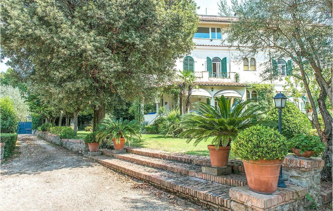 Holiday home 5 Bedroom Stunning Home In Grottaferrata