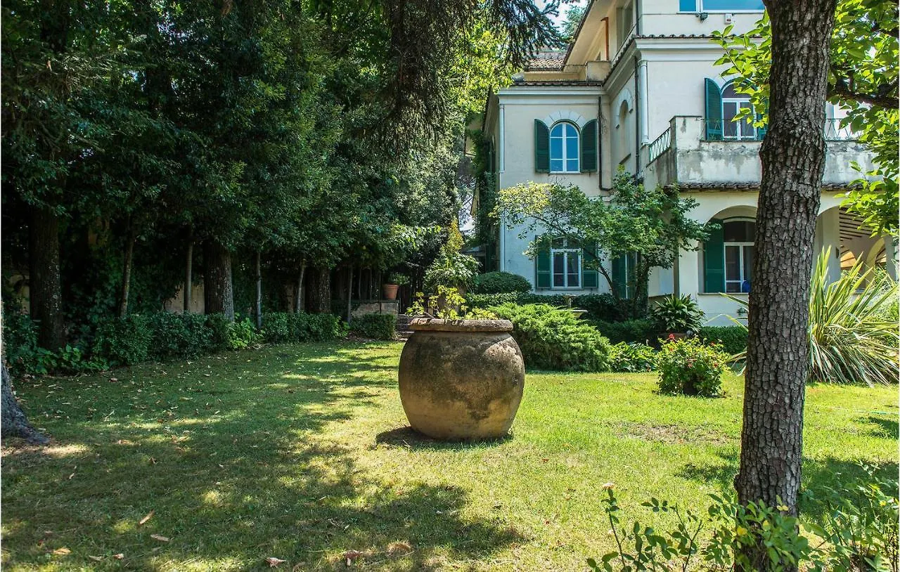 5 Bedroom Stunning Home In Grottaferrata Italy
